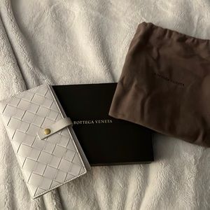 Bottega Veneta cell case can be used as a wallet brand new